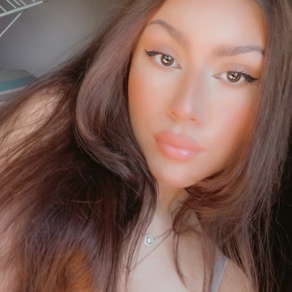 Meet your Posher, Sofia - Picture 1 of 2